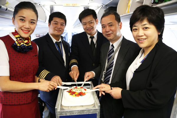 中国国際航空、東京/成田・大阪/関西〜成都線就航でイベント　搭乗客には記念品配布