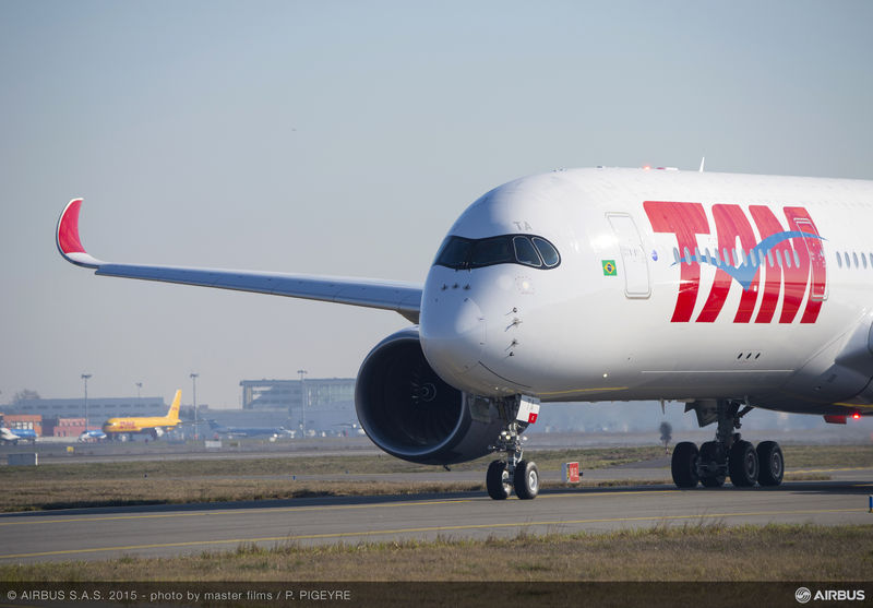 800x600_1450265177_A350_XWB_TAM_taxiing