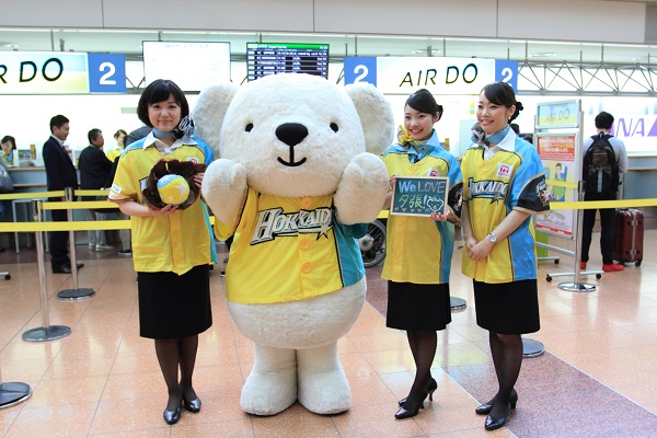 エア ドゥ ベア ドゥ ら羽田空港でグリーティングイベント 日ハムユニフォームで北海道応援 ライブドアニュース