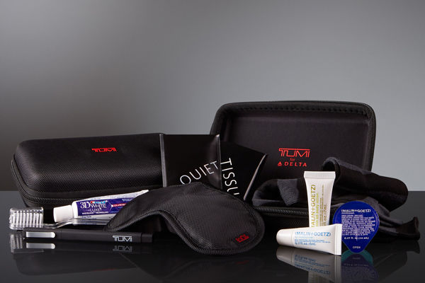デルタ航空、ビジネスクラスで配布している「Tumi」のアメニティを刷新