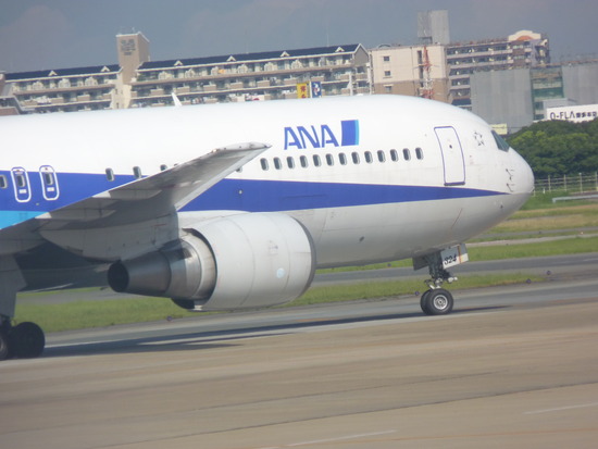 ANA、着陸の衝撃で変形した機材の定期運用復帰を発表 - TRAICY