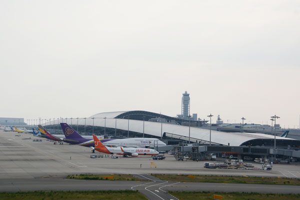 伊丹空港と関西国際空港第1ターミナル国内線利用者から施設使用料徴収 10月28日から Traicy トライシー