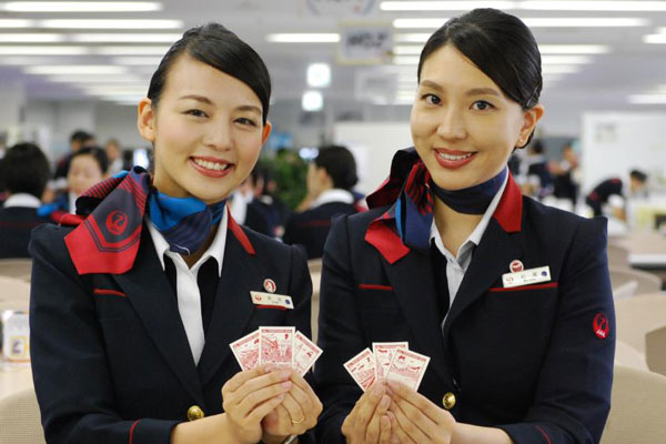 JAL、「千社札シール」に次ぐ都道府県シール第2弾 あすから機内