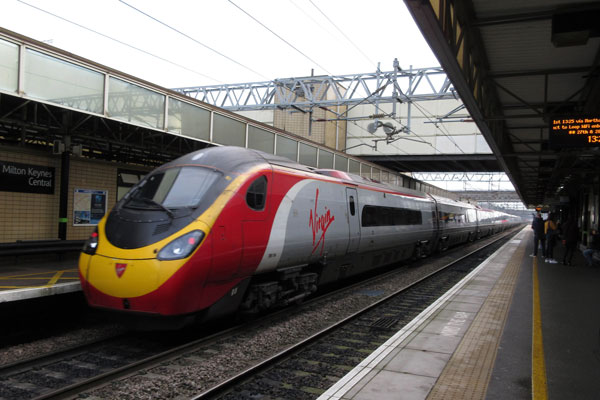 顔は通勤電車 走りは 新幹線 Jr東が運営権を獲った英国の電車に乗ってみた さかいもとみの旅力養成講座 Traicy トライシー