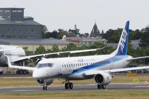 速報】MRJ、英航空ショーで初の飛行展示 約8分間ファンボローの空を