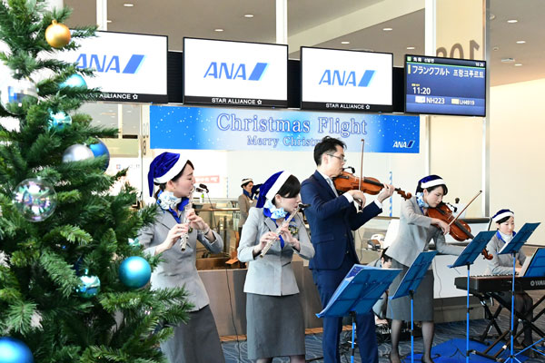 Ana 羽田空港でクリスマスイベント クリスマスソングの演奏も Traicy トライシー