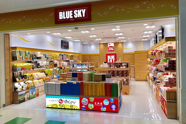 那覇空港際内連結ターミナルビルに Blue Sky オープン 全国のお土産取扱い Traicy トライシー