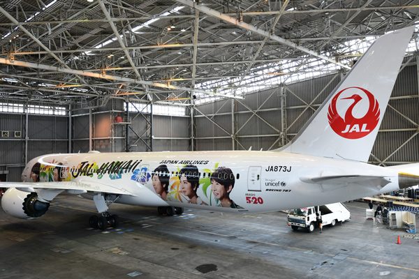 Jal 特別塗装機 Arashi Hawaii Jet を就航 お披露目会には嵐の大野智さんと松本潤さん登場 Traicy トライシー