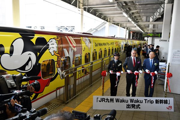 ミッキーマウスが描かれた「JR九州 Waku Waku Trip 新幹線」運行開始