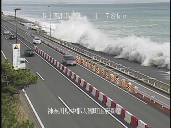 台風19号　西湘バイパス