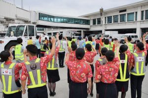 那覇空港 8社合同見送り