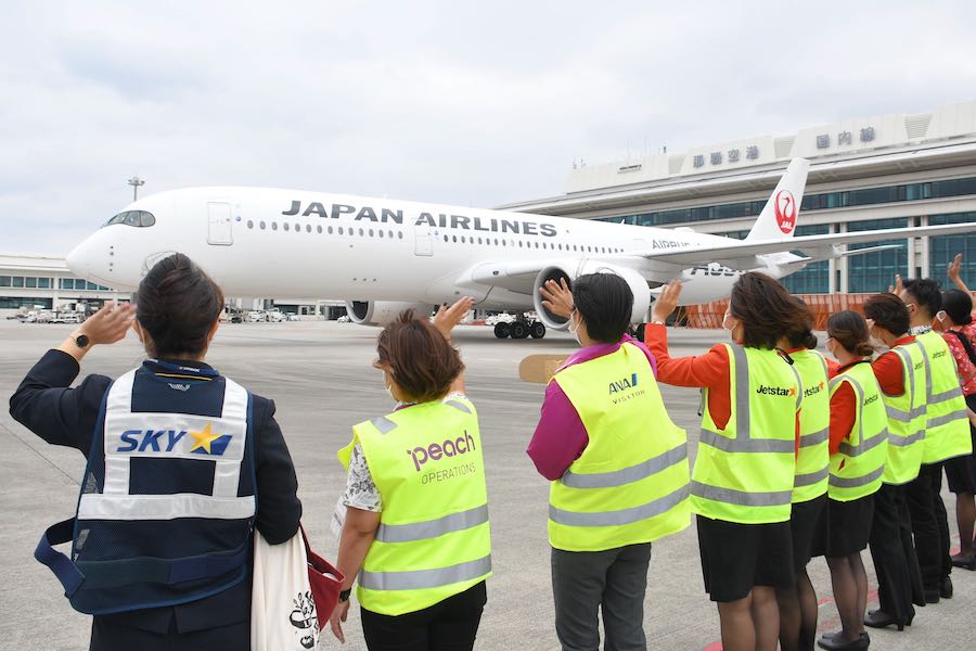 那覇空港 8社合同見送り