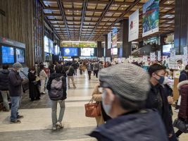 観光客らで賑わう仙台駅