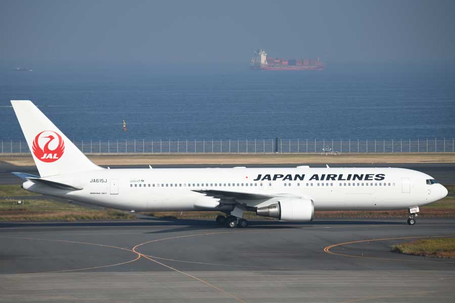 JAL（ボーイング767-300ER型機、JA615J）