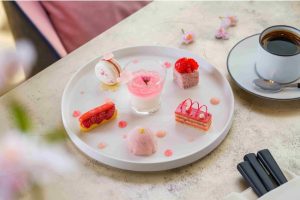 Sakura Strawberry Cake Set