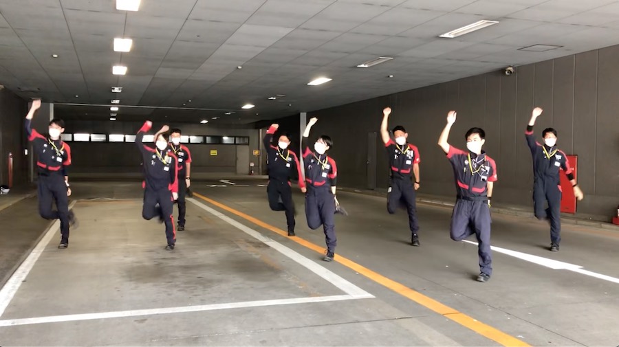 コロナ禍でも元気な姿見て Jalグラハンスタッフ 空港でフラッシュモブダンス Traicy トライシー