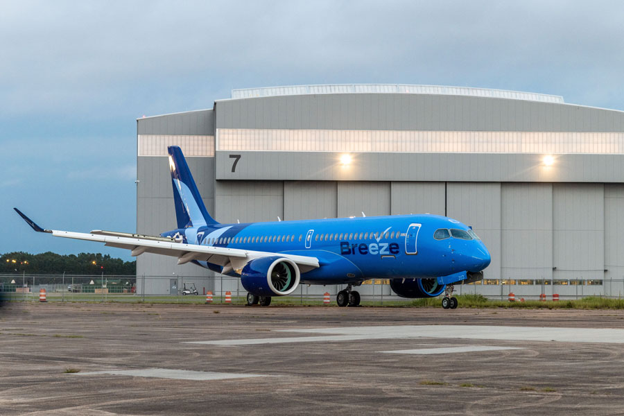 ブリーズ・エアウェイズ（エアバスA220-300型機）