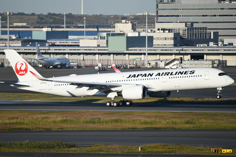 JAL（エアバスA350-900型機、JA13XJ）