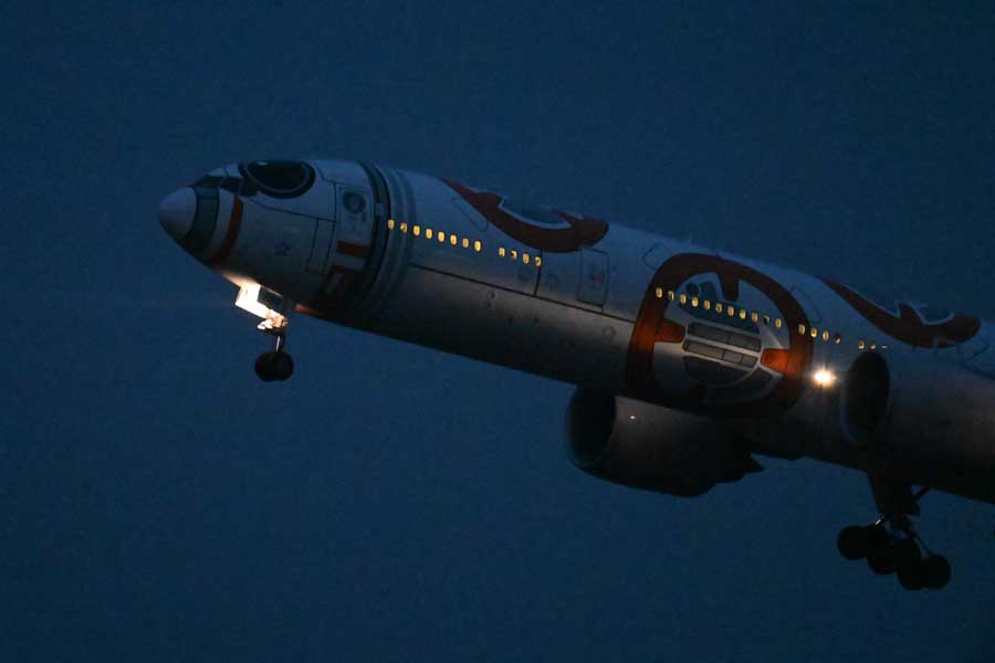 ANA、「BB-8 ANA JET」の運航終了 最終日は羽田〜千歳を1往復