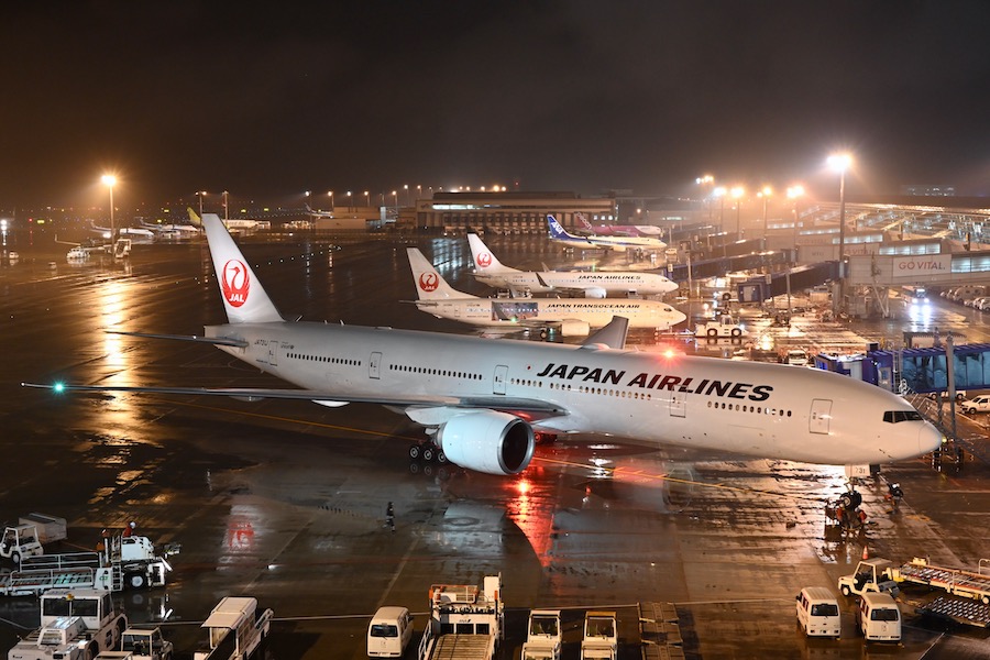 中部国際空港 JAL 777-300ER