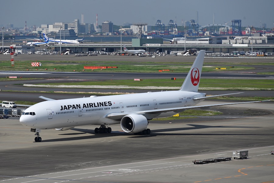 JAL JA742J 777-300ER