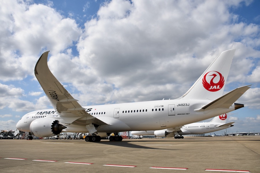 Japan Airlines JAL JL 787-8 JA823J