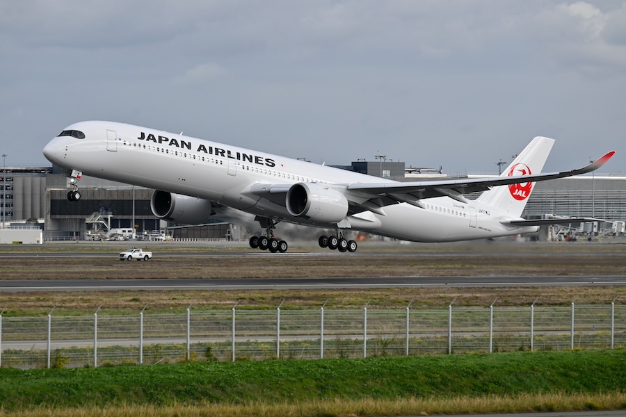 JAL's new Airbus A350-1000 taking off
