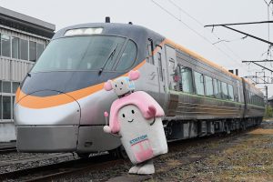 JR四国 8000系 すまいるえきちゃん