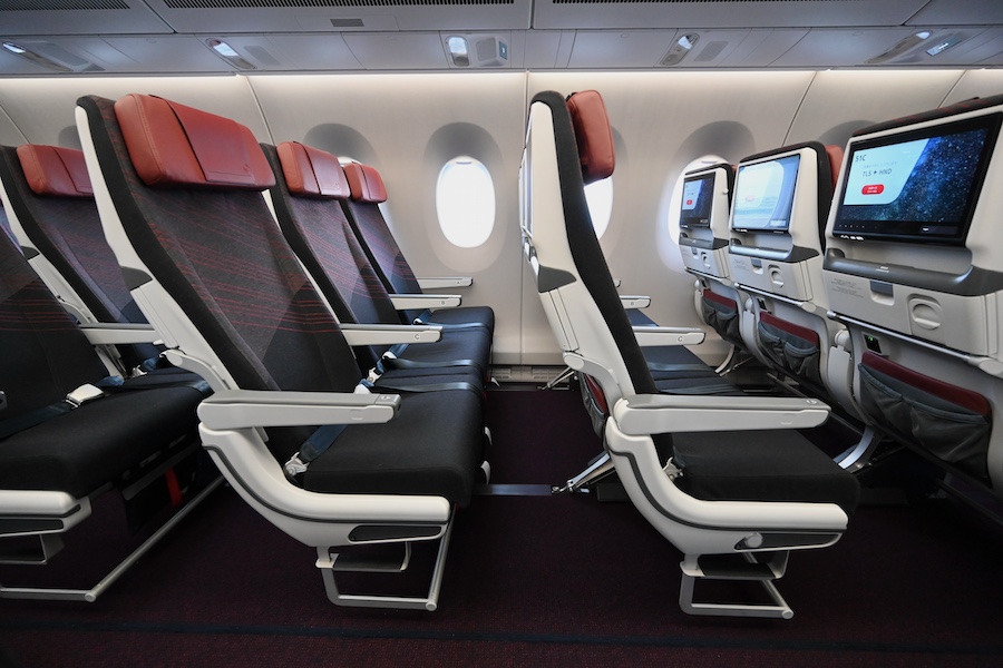 JAL's economy class Recaro seat