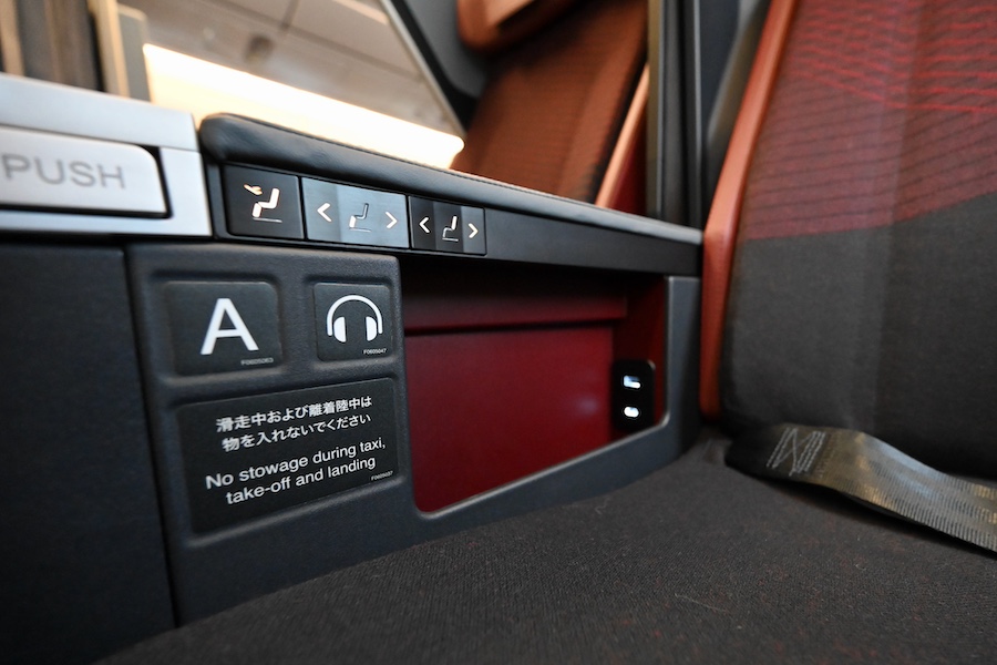 JAL's Airbus A350-1000 cabin view