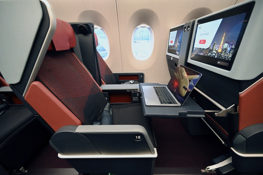 Aisle in JAL's Airbus A350-1000