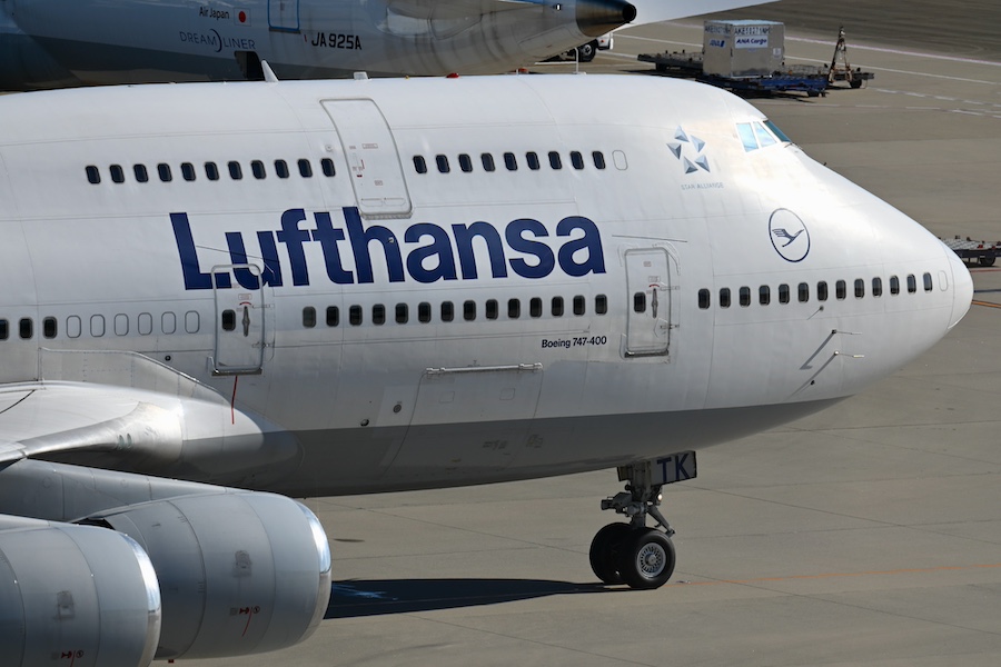 Lufthansa boarding