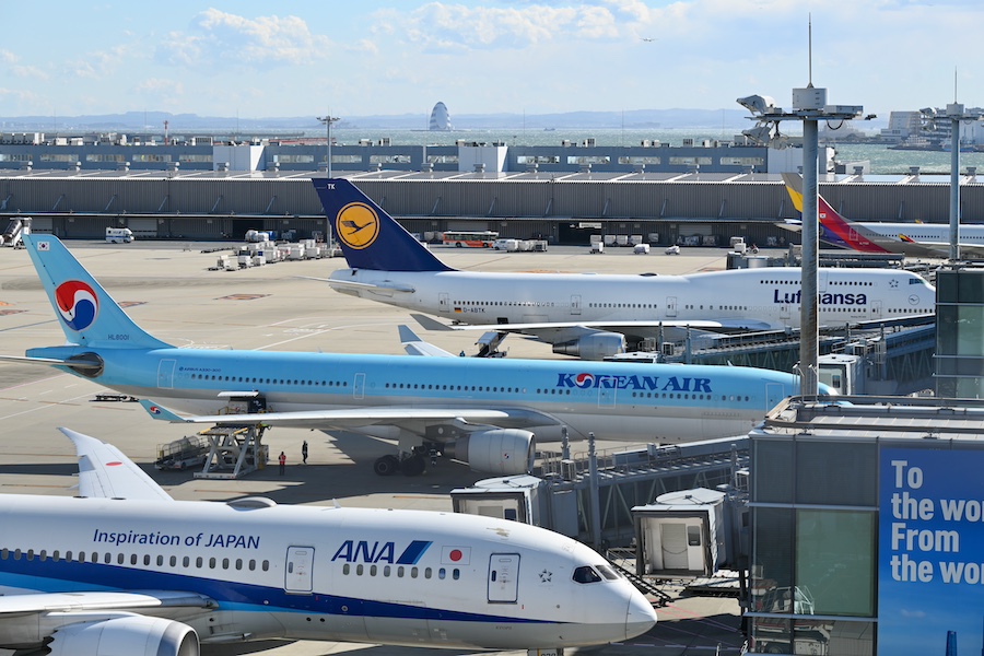 Lufthansa Boeing 747-400 interior