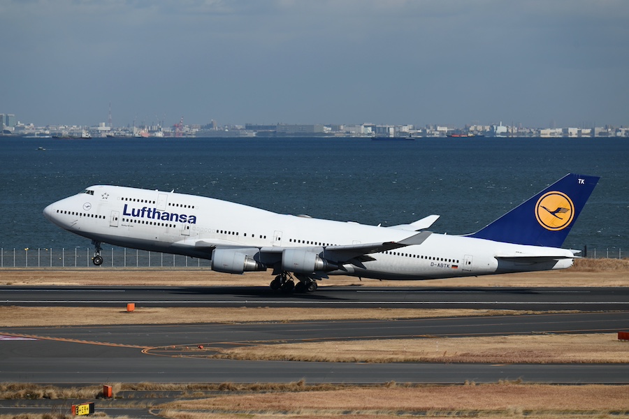 Lufthansa Boeing 747-400 business class