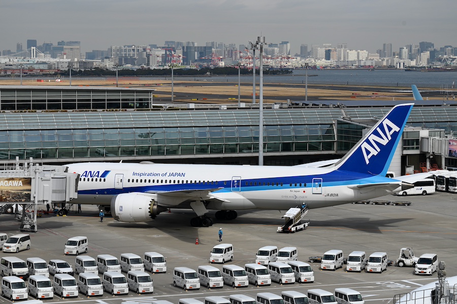 ANA初の787「JA801A」、あす3月1日“トリトンブルー姿”見納めAirJapan機