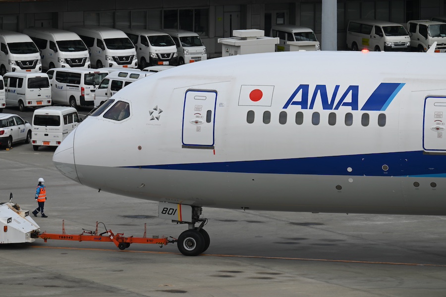 ANA初の787「JA801A」、あす3月1日“トリトンブルー姿”見納めAirJapan機