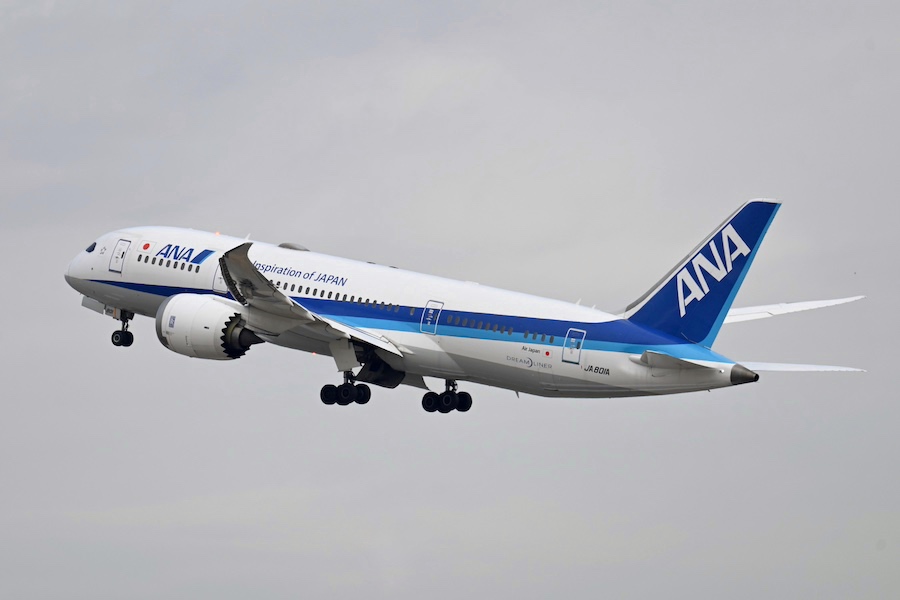 ANA初の787「JA801A」、あす3月1日“トリトンブルー姿”見納めAirJapan機