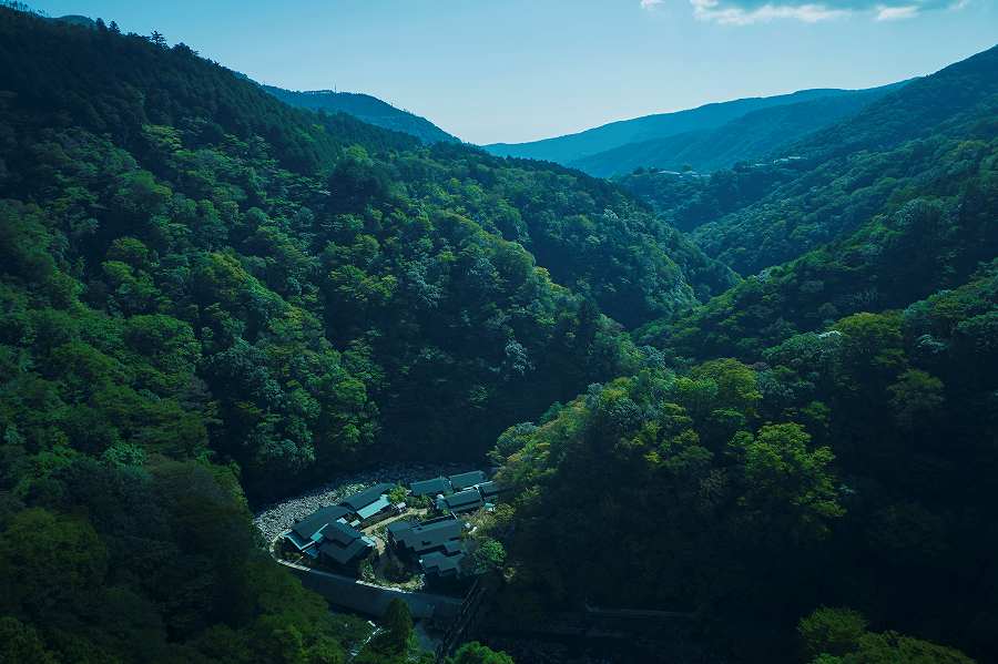 興和、エスパシオ 箱根迎賓館 麟鳳亀龍