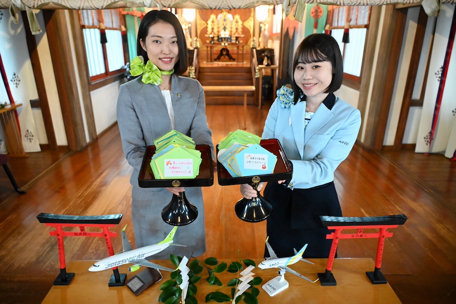 AIRDO and Solaseed Air Support Examinees’ Wishes at Haneda with Handmade Ema Offerings at Anamori Inari Shrine