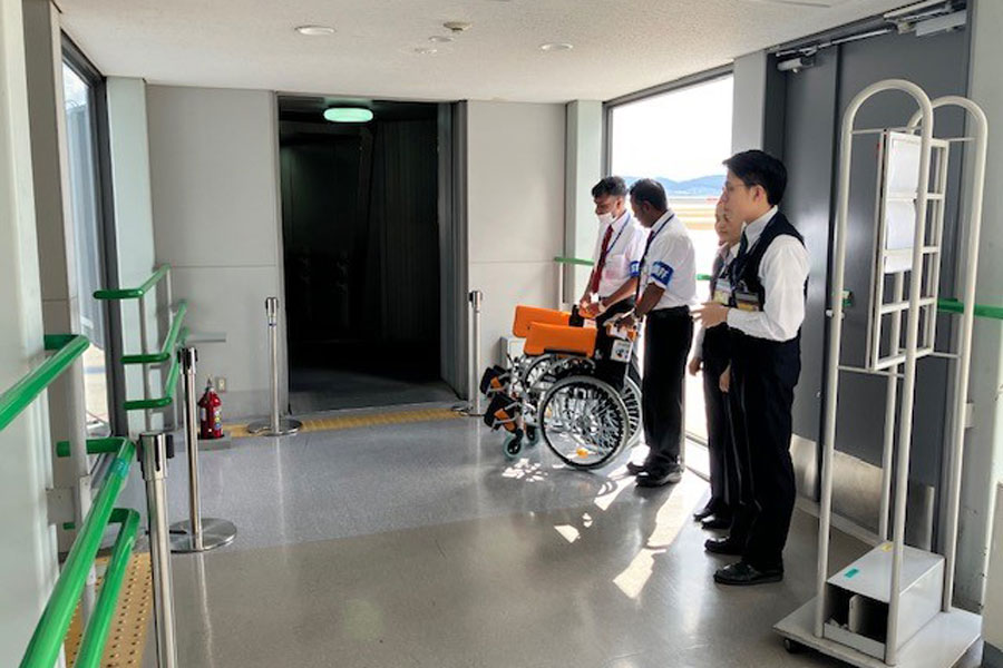 Kansai Airport Starts Wheelchair Mobility Assistance Service at Kansai International Airport