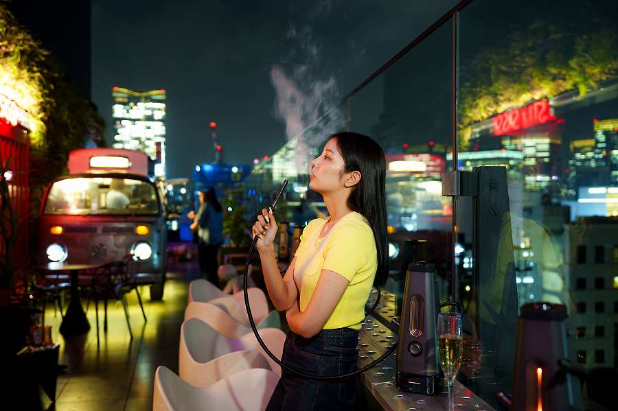 Aloft Tokyo Ginza Introduces Electric Shisha at Rooftop Bar ‘Roof Dogs’ for the First Time in Japan