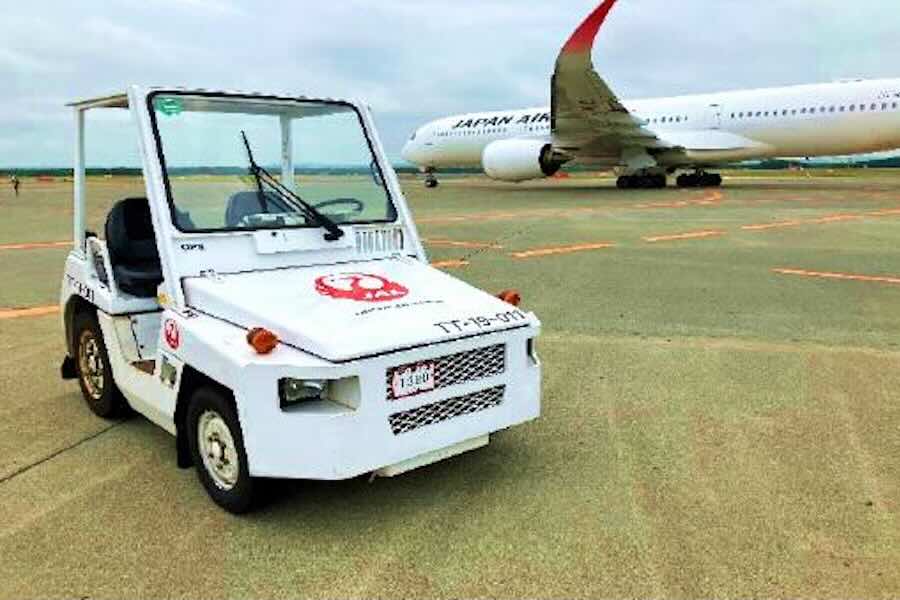 JAL Uses Biodiesel Fuel in Towing Tractors at Itami Airport