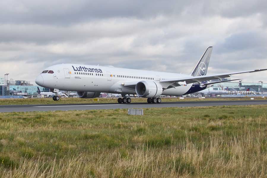 Lufthansa German Airlines takes delivery of first Boeing 787-9 with “Lufthansa Allegris”
