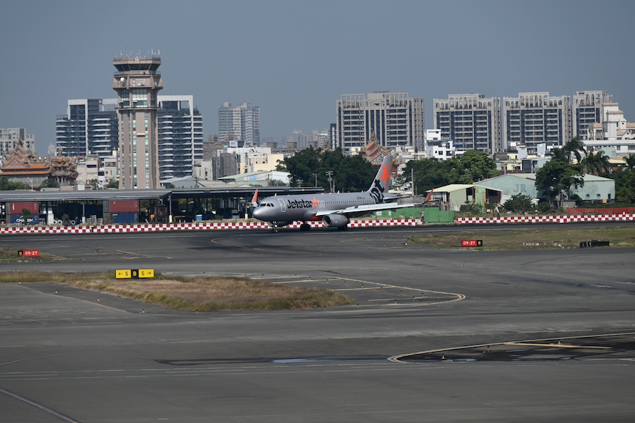 Flight GK17 arriving at Kaohsiung International Airport as the inaugural service from Tokyo/Narita