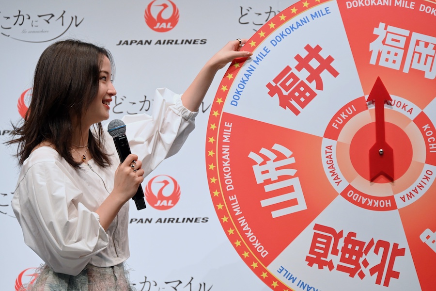 Suzu Hirose on stage at JAL Dokokani Mile 10th anniversary event