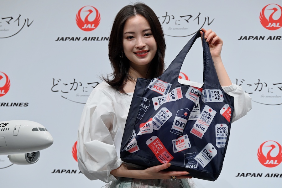 Group photo at the JAL Dokokani Mile 10th Anniversary Secret Event