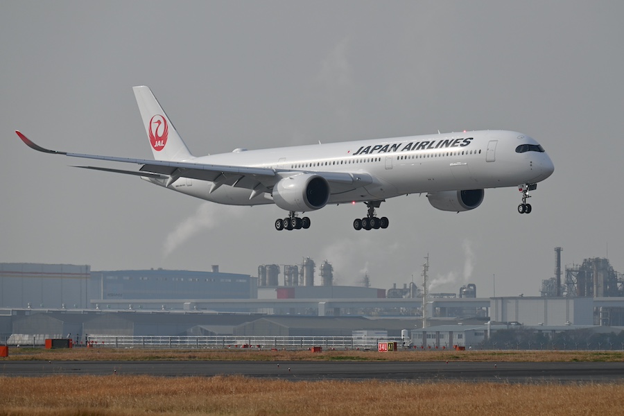JAL Airbus A350-1000 taxiing at Tokyo Haneda