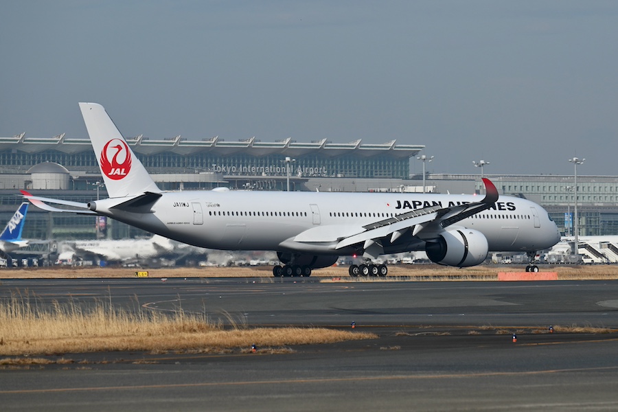 JAL Airbus A350-1000 seen from the side at Haneda