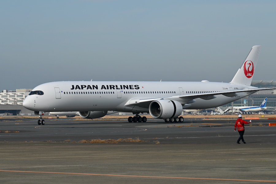 JAL Airbus A350-1000 approaching the gate at Haneda