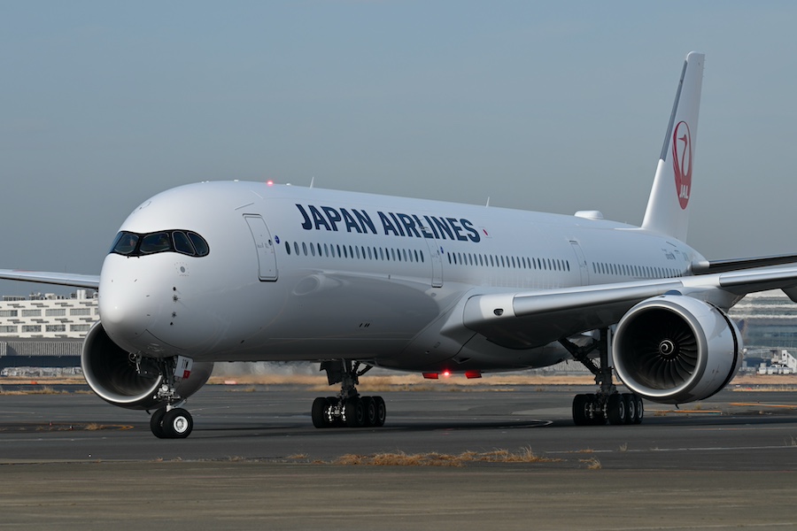 Ground crew working around JAL Airbus A350-1000 at Haneda